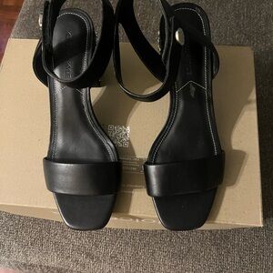 Kendall & Kylie Elegant Black Sandals